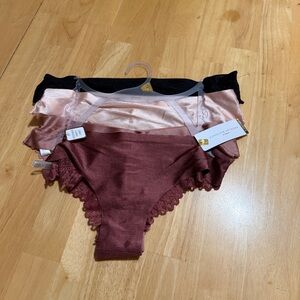 Adrienne Vittadini 4 Woman’s Lace back Panties Size Large NWT  no panty lines